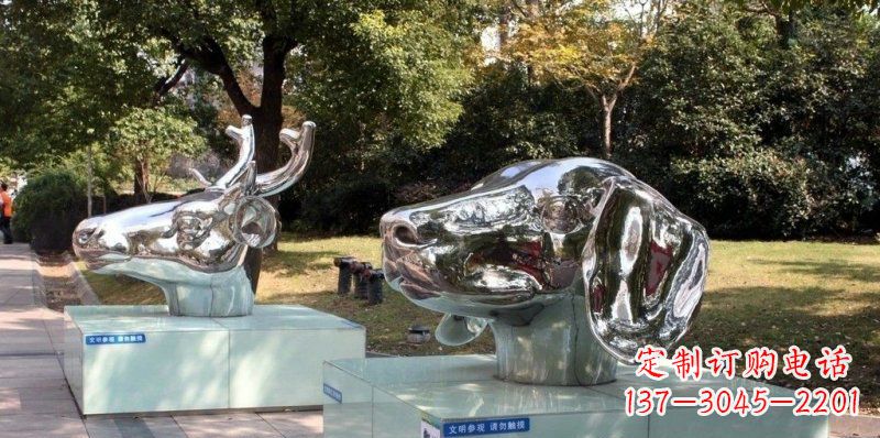 益阳狗头公园不锈钢鹿和狗雕塑