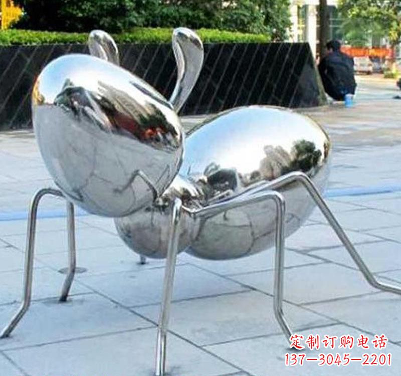 益阳不锈钢蚂蚁雕塑一座象征努力的艺术作品
