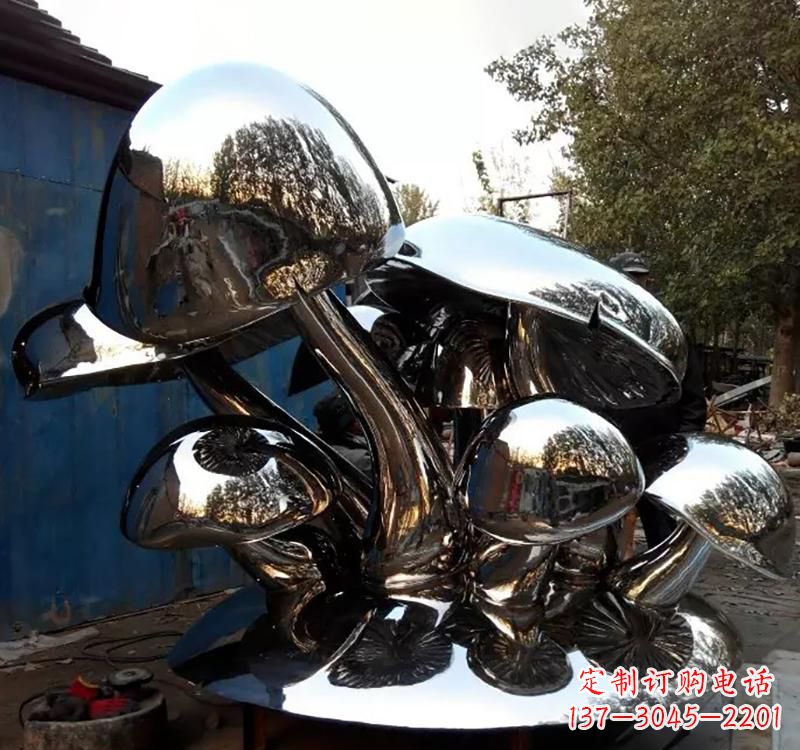 益阳不锈钢蘑菇雕塑给空间增添活力