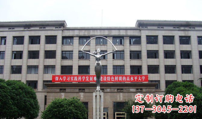 益阳纪念学生的不锈钢雕塑