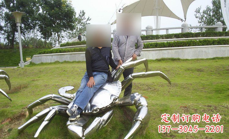 益阳不锈钢螃蟹雕塑艺术美化公园环境