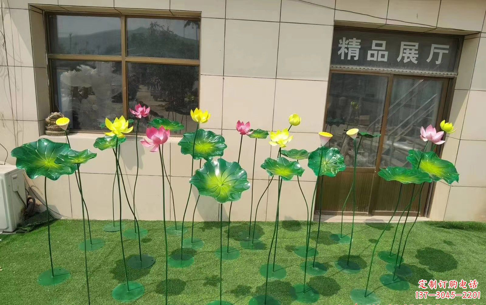 益阳不锈钢荷花雕塑给景观增添美感