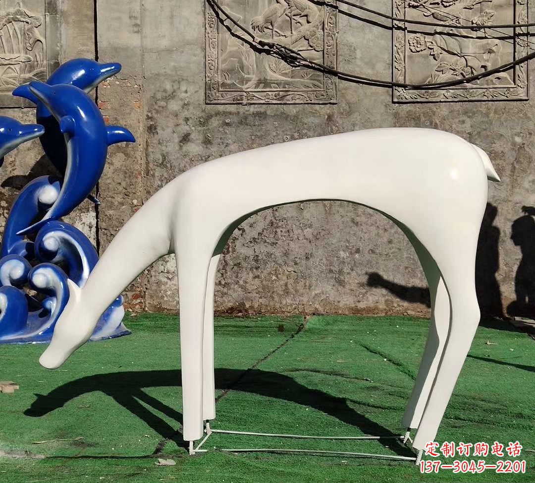 益阳不锈钢喷漆艺术小鹿雕塑——精美雕塑,给您不一样的视觉享受