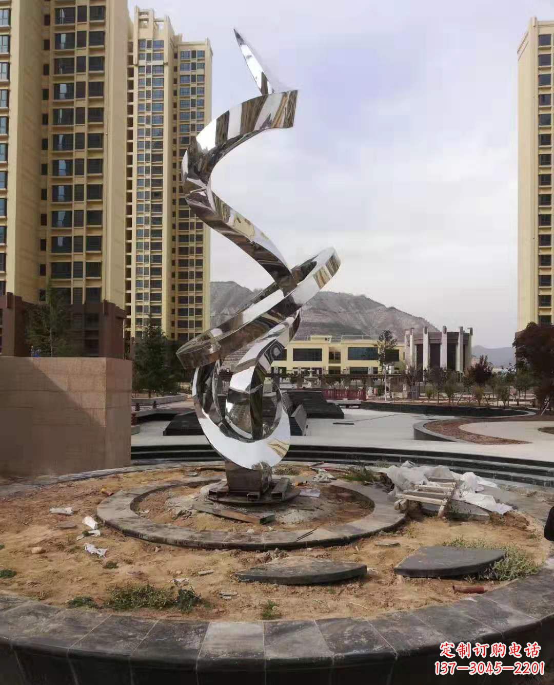 益阳飘带雕塑美化城市空间的艺术