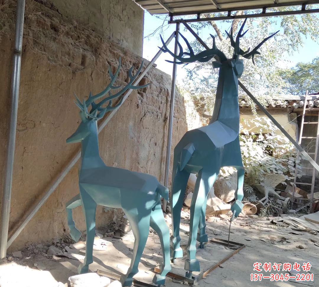 益阳不锈钢切面景观鹿雕塑——给景观增添优雅