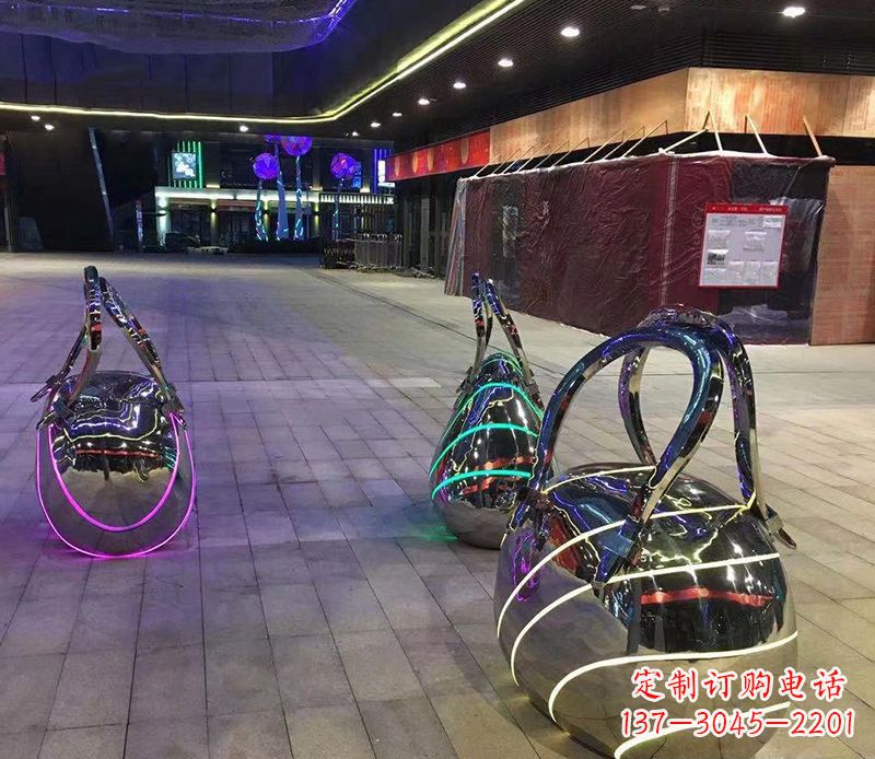 益阳不锈钢手提包雕塑精美艺术品