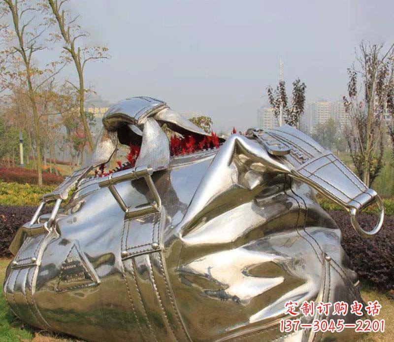 益阳精美不锈钢手提包雕塑