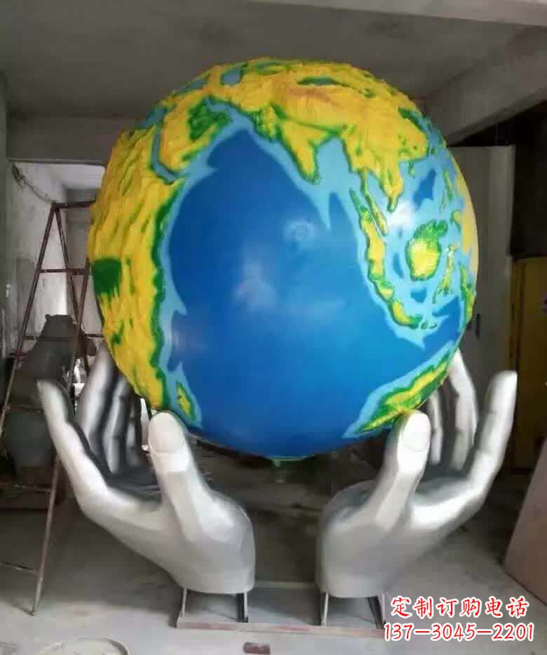 益阳不锈钢手托地球雕塑精美的艺术作品