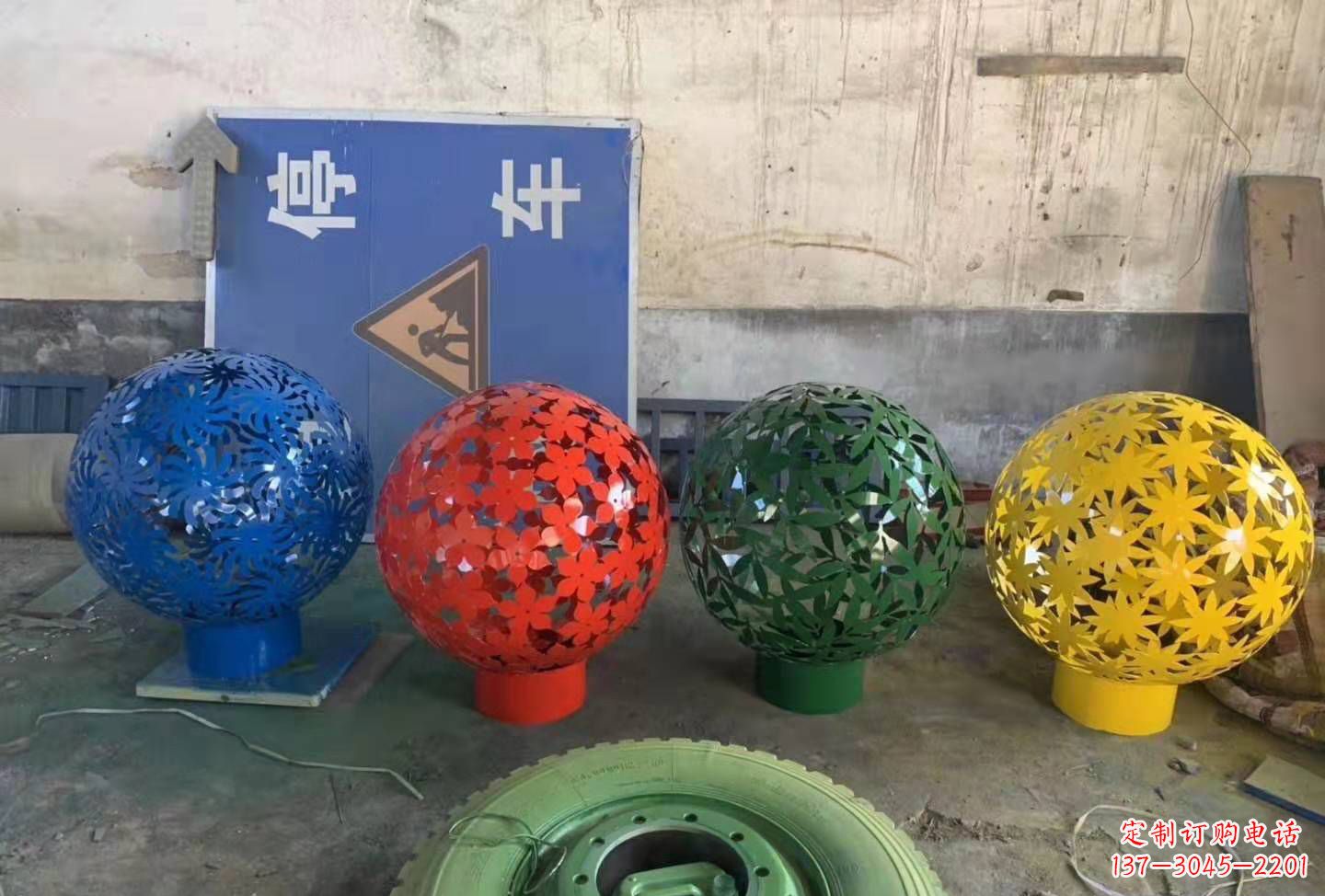益阳灵动树叶镂空球雕塑景观