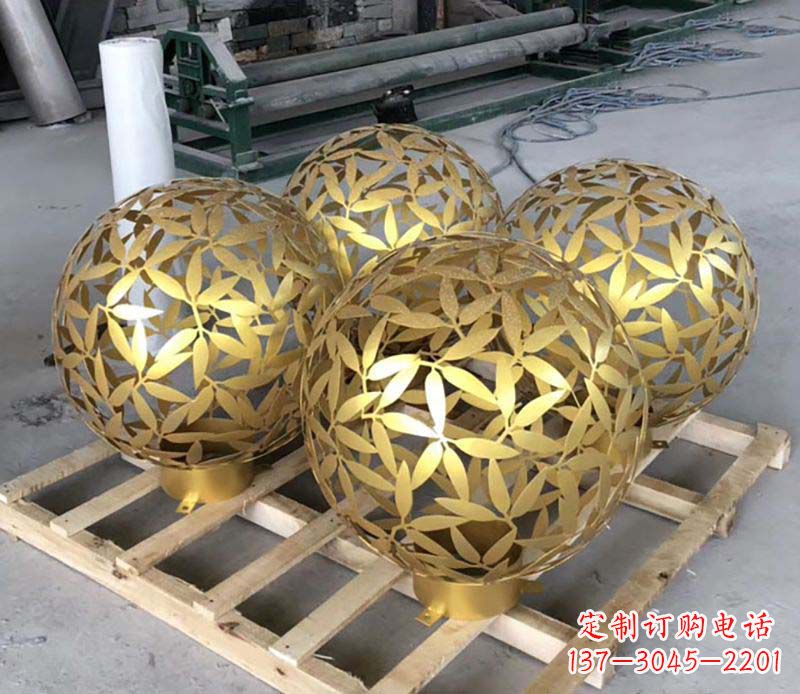 益阳不锈钢树叶镂空球的美妙景观