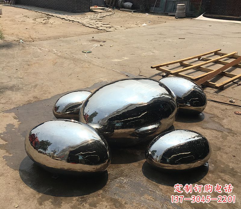 益阳不锈钢水滴雕塑给景观增添独特魅力