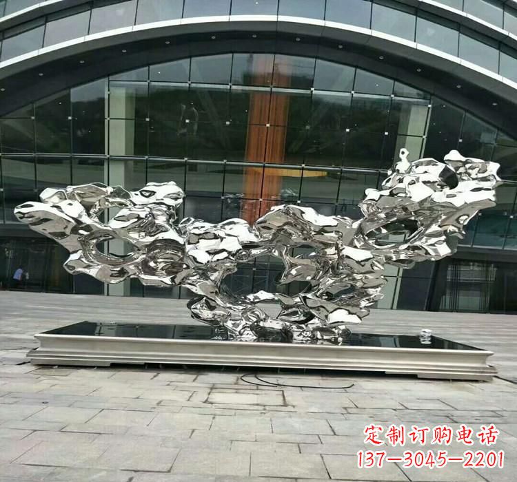 益阳灵动的太湖石雕塑