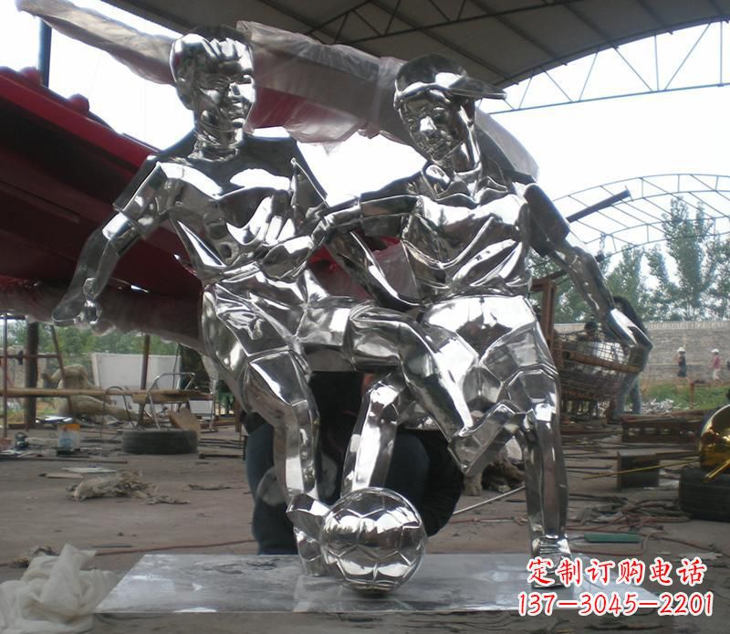益阳展现足球精神的不锈钢雕塑