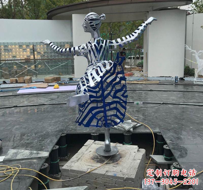 益阳不锈钢女孩——精美雕塑