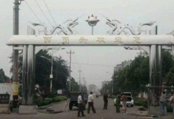 益阳不锈钢双龙戏珠牌坊传承文化的雕塑之美