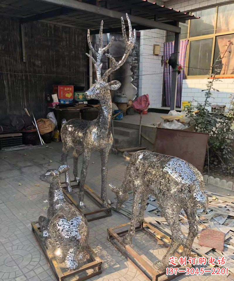益阳不锈钢庭院里的梅花鹿雕塑