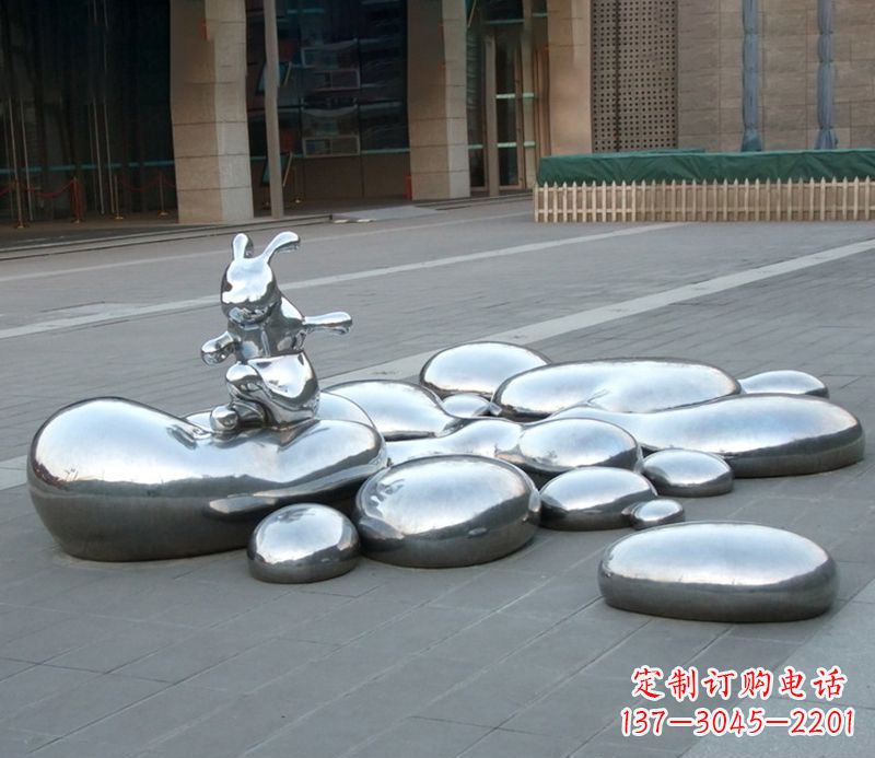 益阳不锈钢兔子雕塑饱含艺术美感的艺术品