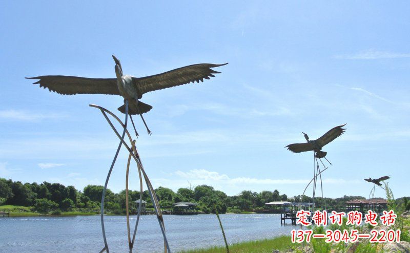 益阳不锈钢仙鹤雕塑象征着自由之美
