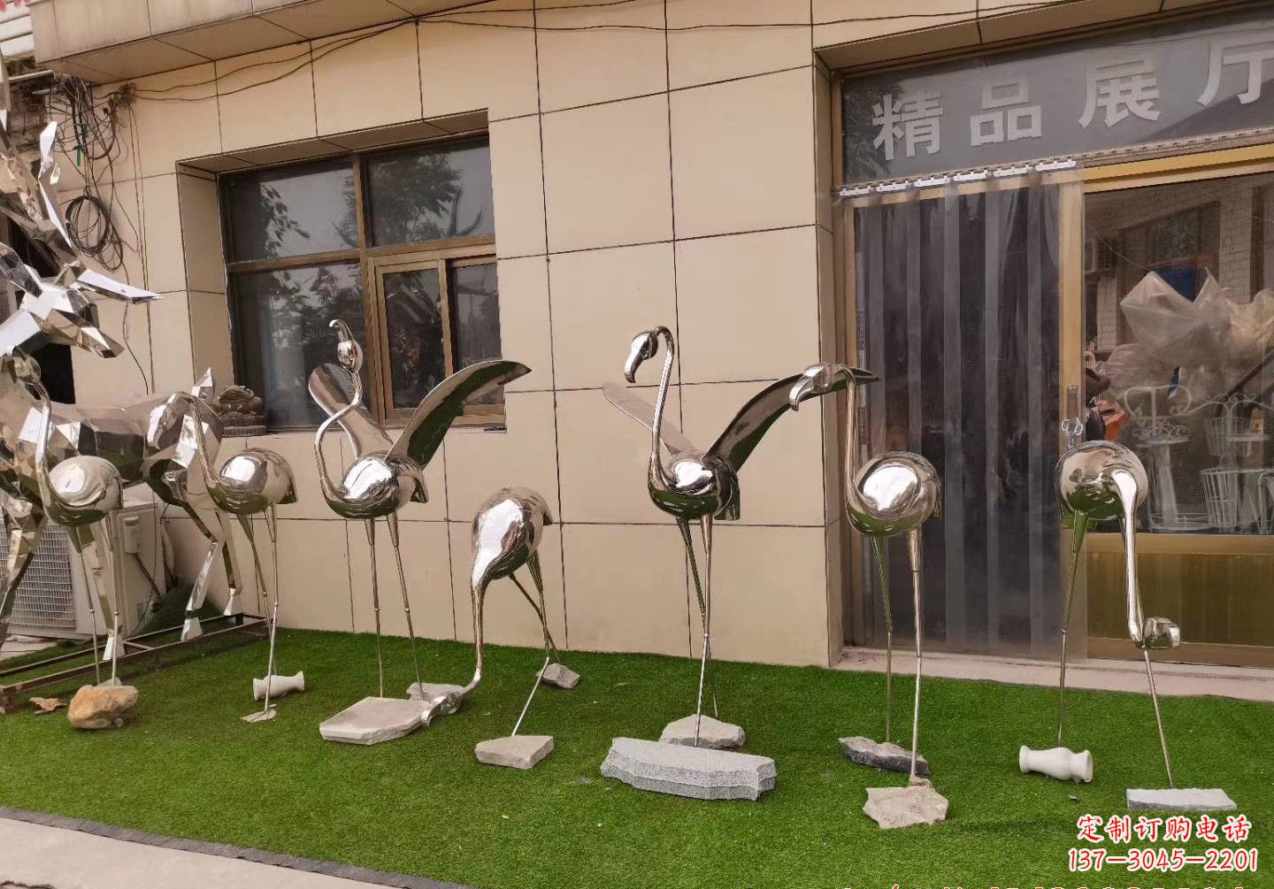 益阳不锈钢仙鹤景观雕塑精美雕塑展现优美的仙鹤之美