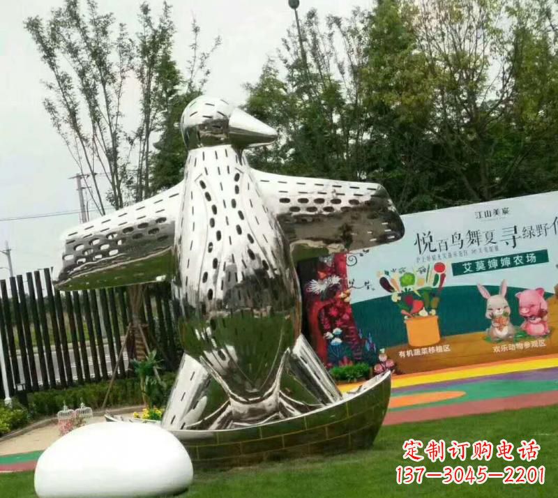 益阳不锈钢现代企鹅雕塑