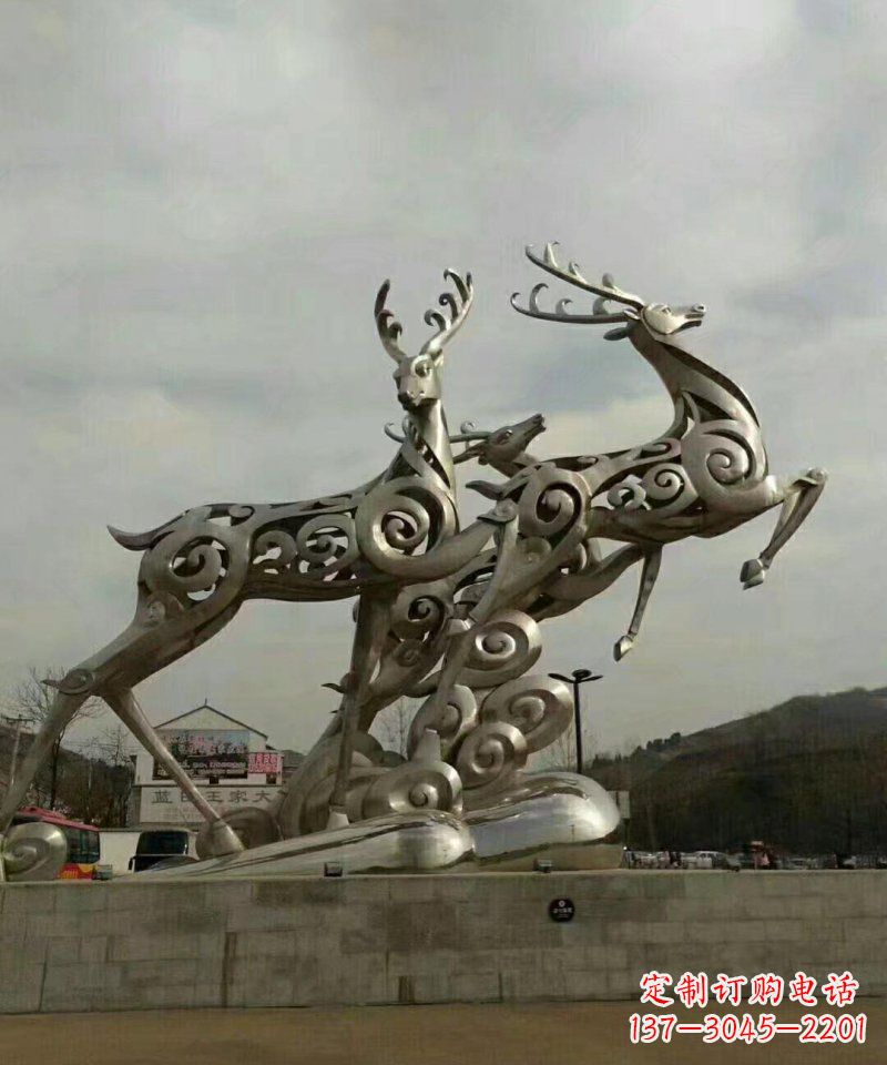 益阳梅花鹿雕塑——祥云梅花鹿广场的标志