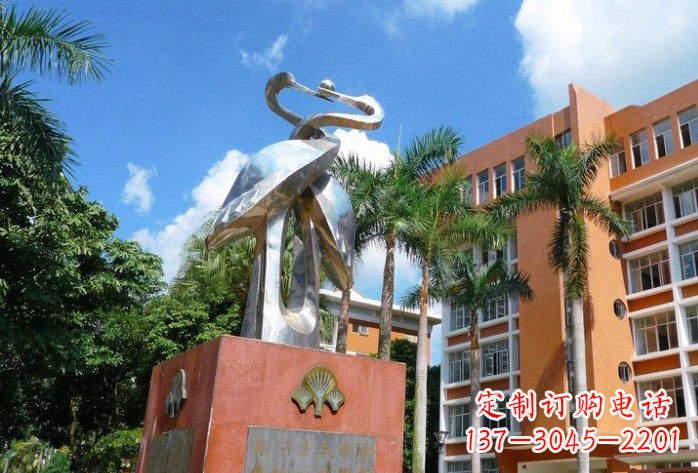 益阳不锈钢仙鹤雕塑美丽而神秘