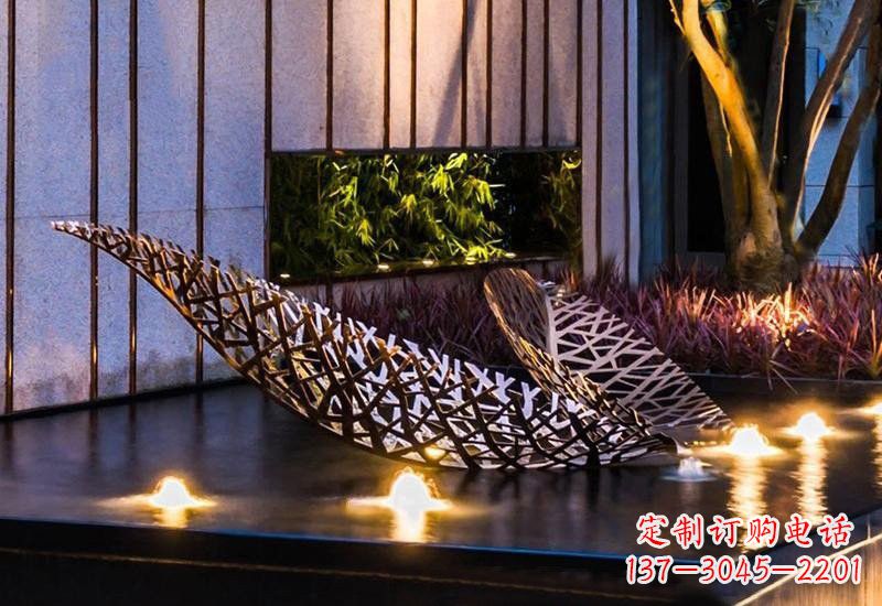 益阳不锈钢小区镂空树叶雕塑给小区添彩