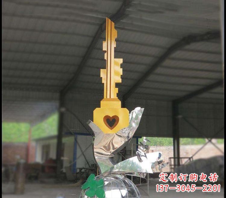 益阳不锈钢校园手提钥匙雕塑