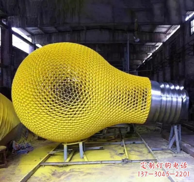 益阳不锈钢灯泡雕塑精美而又抢眼