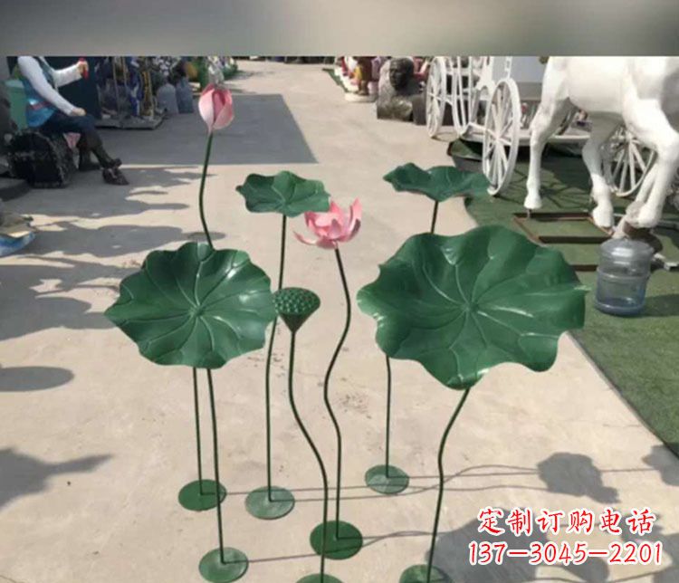 益阳不锈钢荷花雕塑象征着美丽的永恒