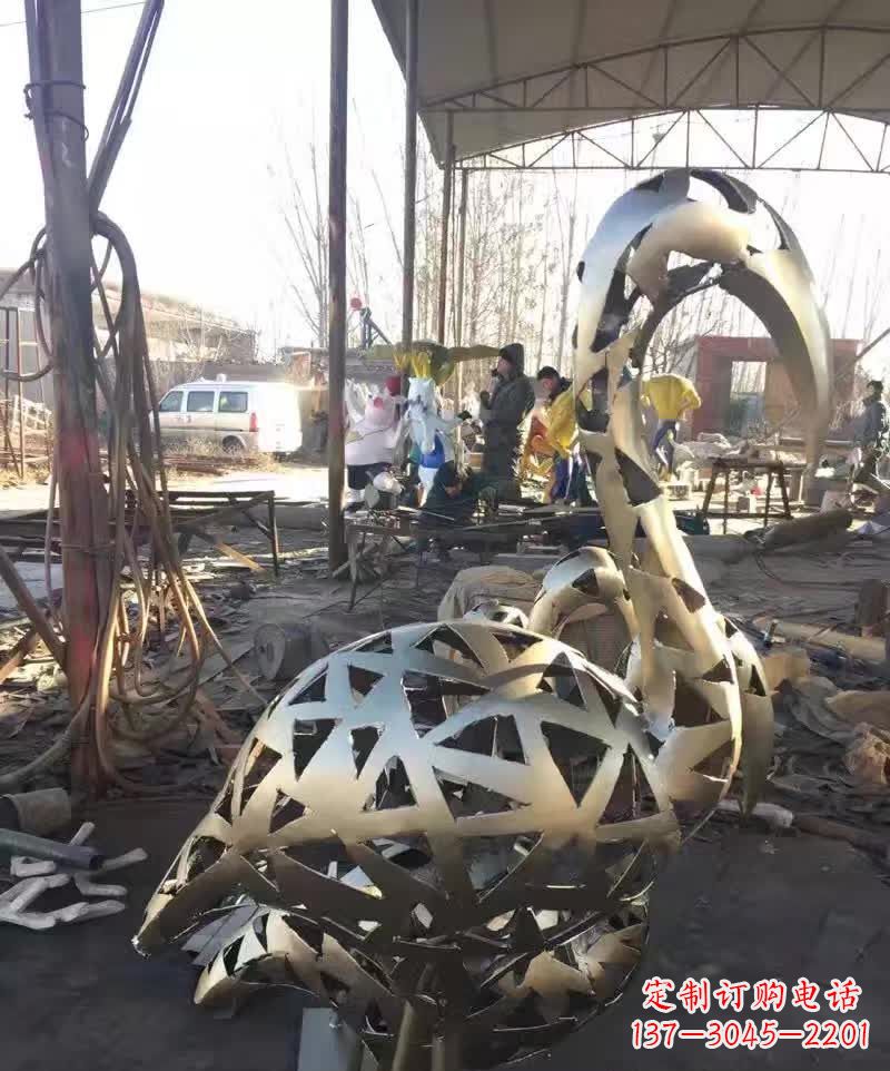 益阳不锈钢天鹅雕塑象征着幸福的美好