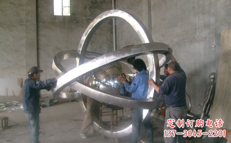益阳不锈钢圆环雕塑——艺术之美