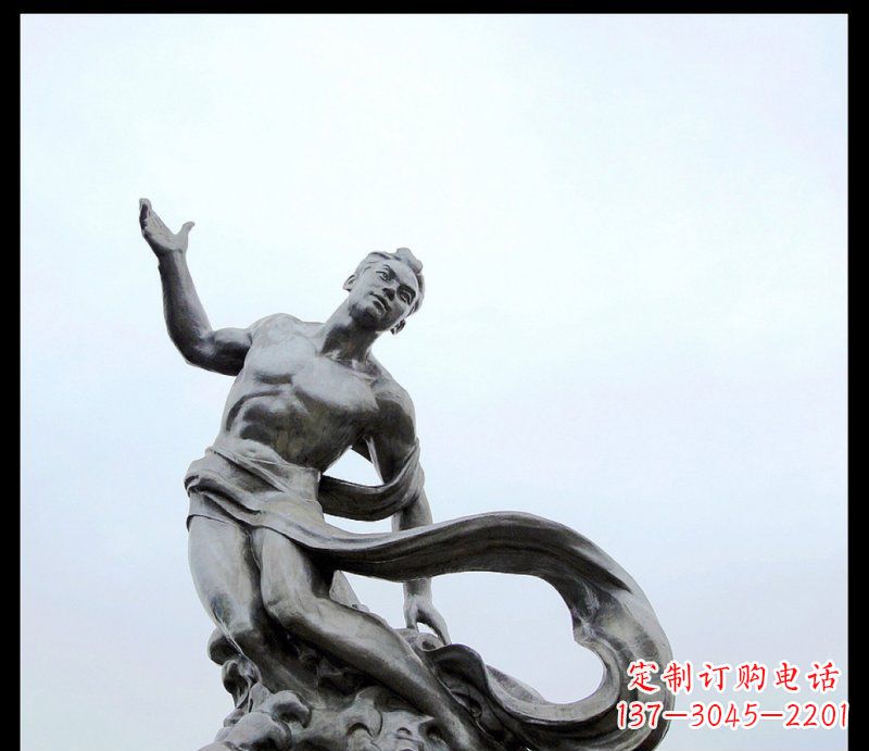 益阳浪花上的勇敢者——不锈钢站立的男人雕塑