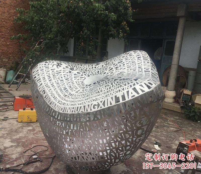 益阳不锈钢元宝雕塑精美外形与精美文化