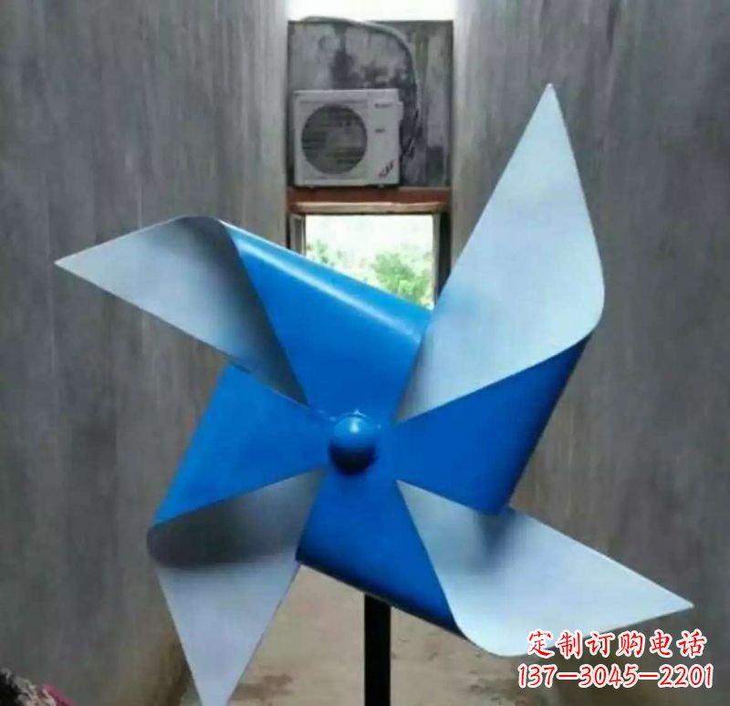 益阳色彩斑斓的不锈钢风车雕塑