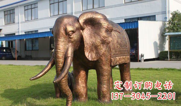 益阳草地大象铜雕