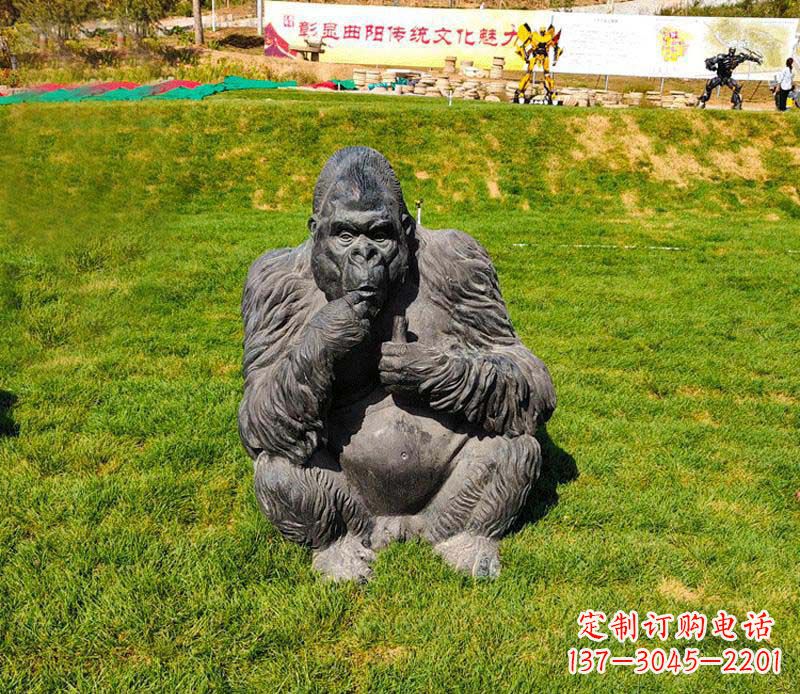 益阳猩猩雕塑——草坪猩猩公园的艺术精品