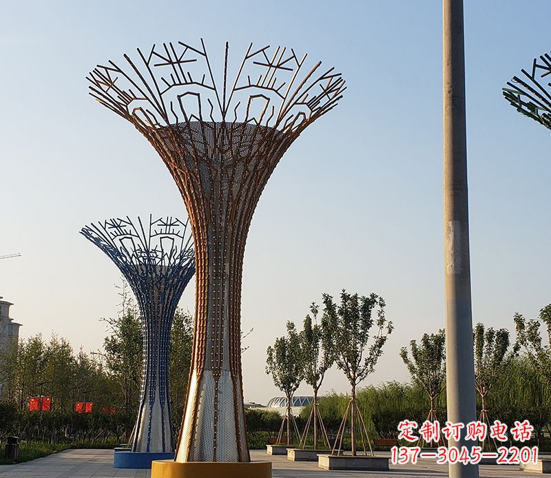 益阳城市景观的点缀——不锈钢树叶雕塑