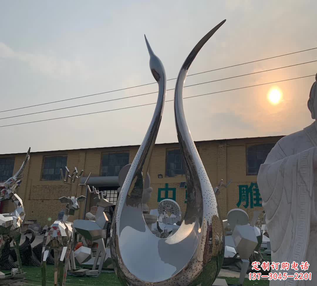 益阳雕塑镜面天鹅