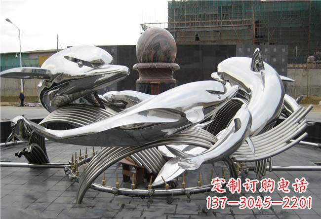 益阳城市中的海豚雕塑