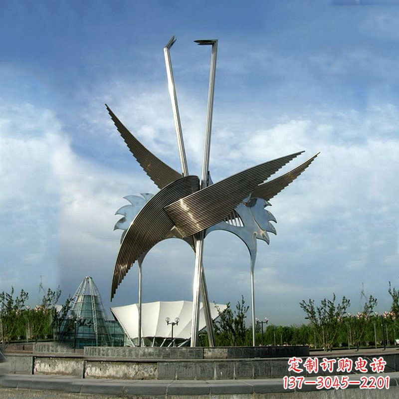 益阳城市广场精美仙鹤雕塑
