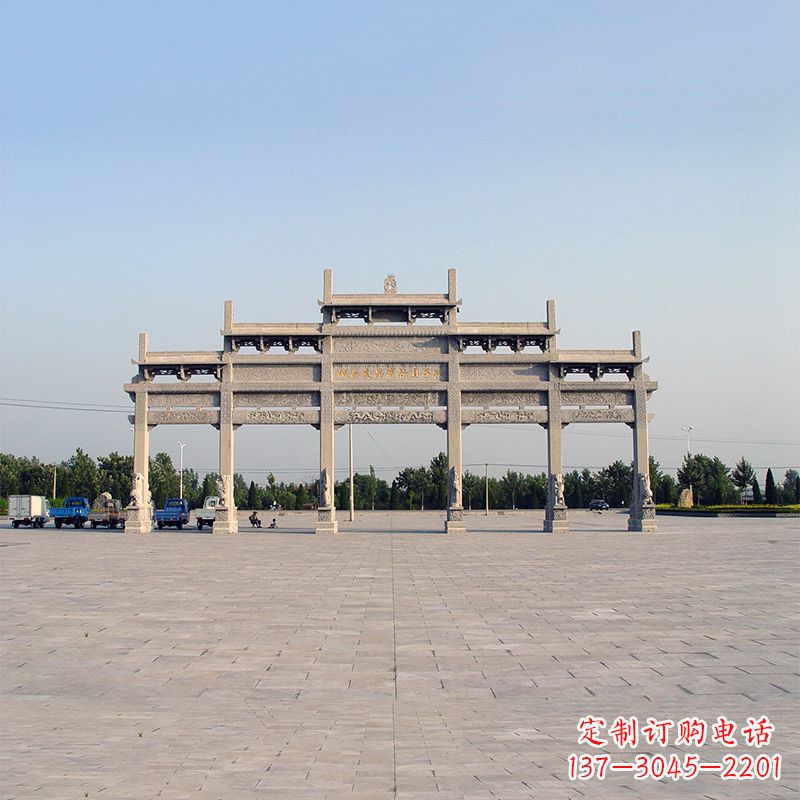 益阳精美石雕牌坊点缀城市广场