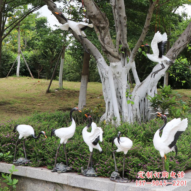 益阳美丽的仙鹤雕塑