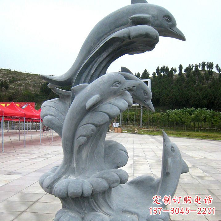 益阳海豚雕塑凝聚着美丽与动感