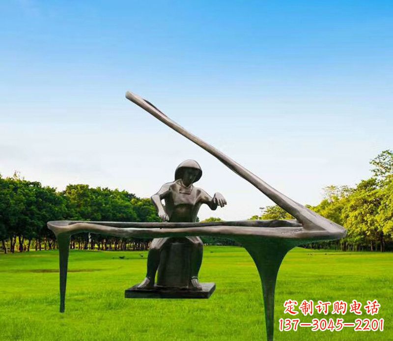益阳钢琴之音铸成雕塑