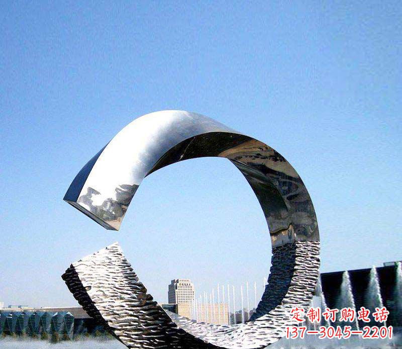 益阳抽象镜面不锈钢圆环雕塑