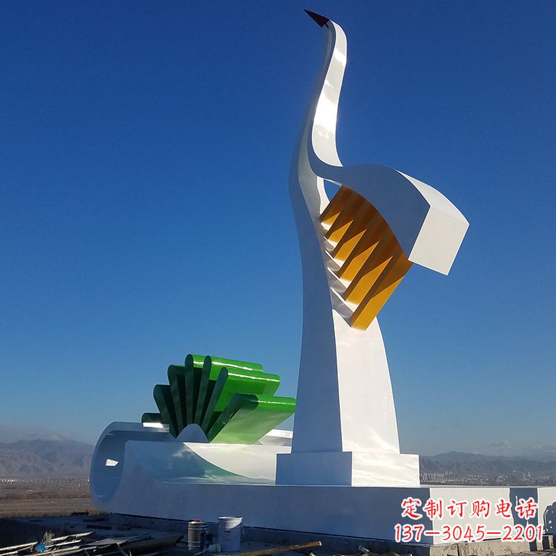益阳美丽的仙鹤雕塑