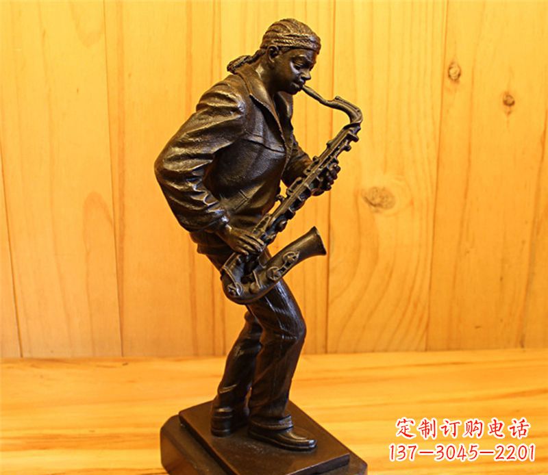 益阳萨克斯雕塑娱乐场所的精灵