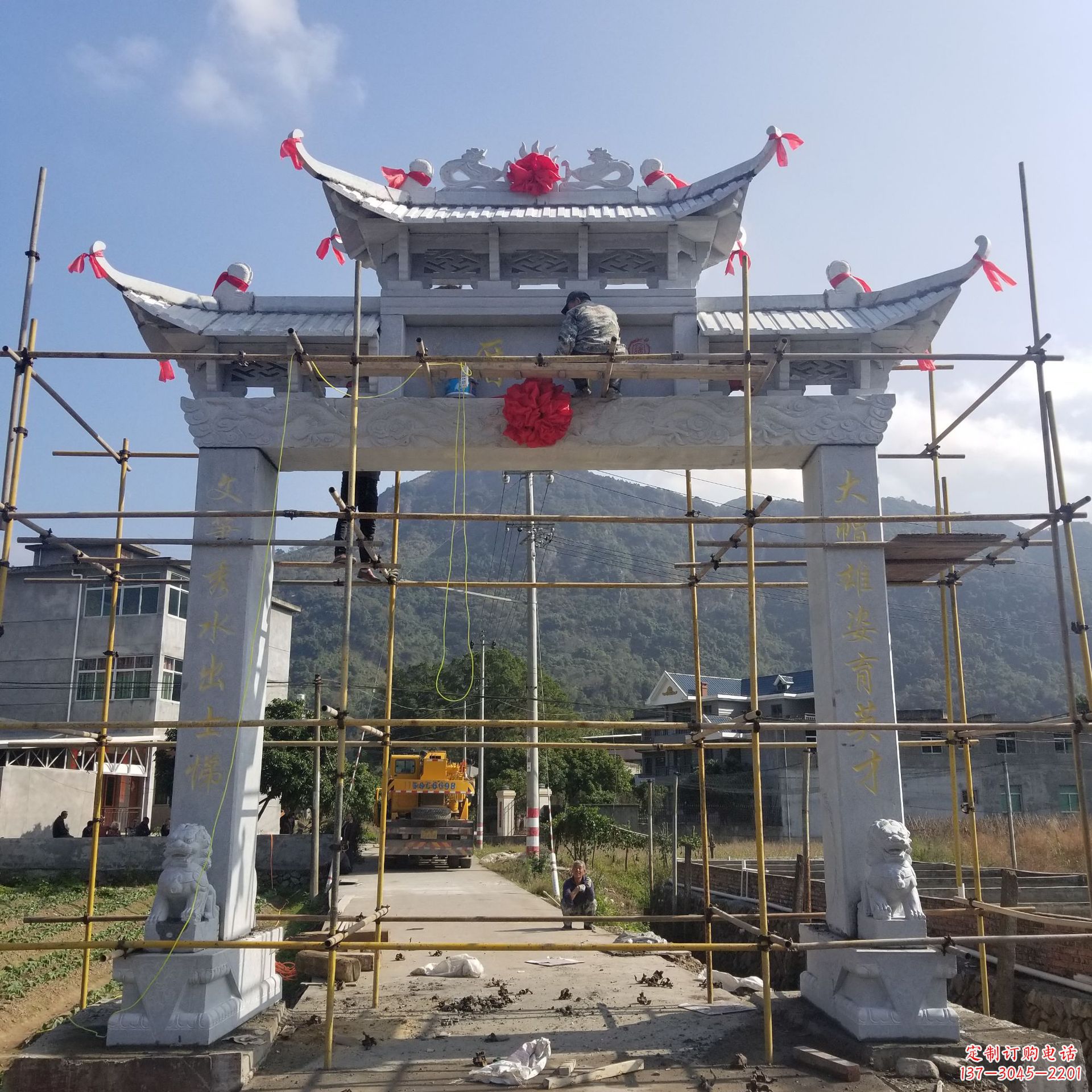 益阳精美的牌坊雕塑,点亮村口