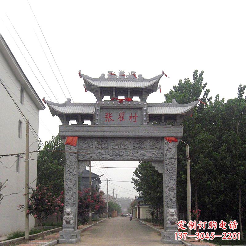 益阳传承古老文化——村口青石单门石牌坊